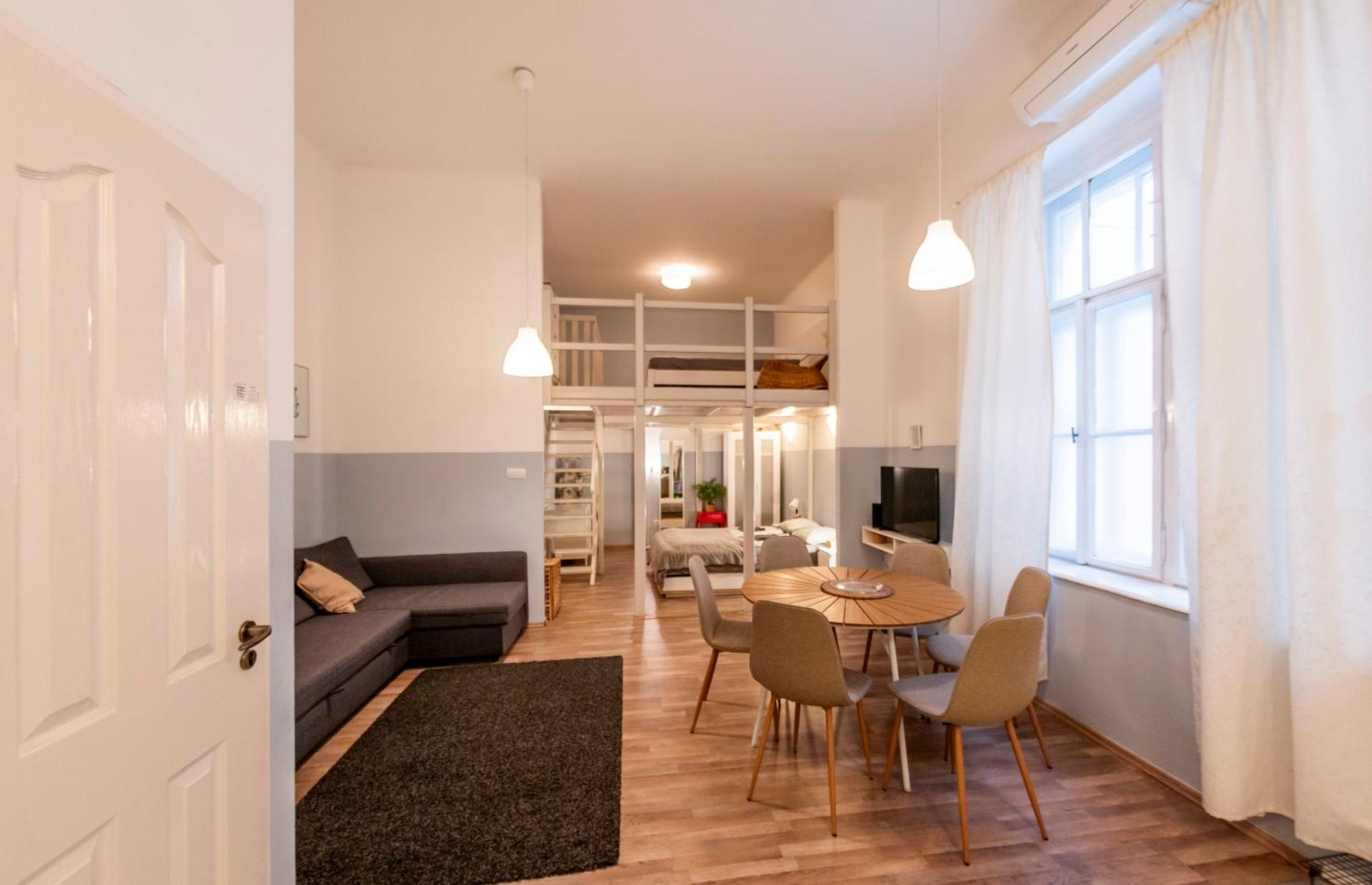 Klau33 Apartment In Party District Budapest Bagian luar foto